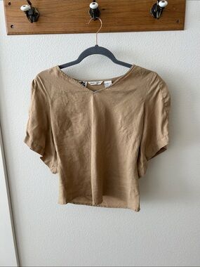 Women’s Edward Tan Short-Sleeve V-Neck Top